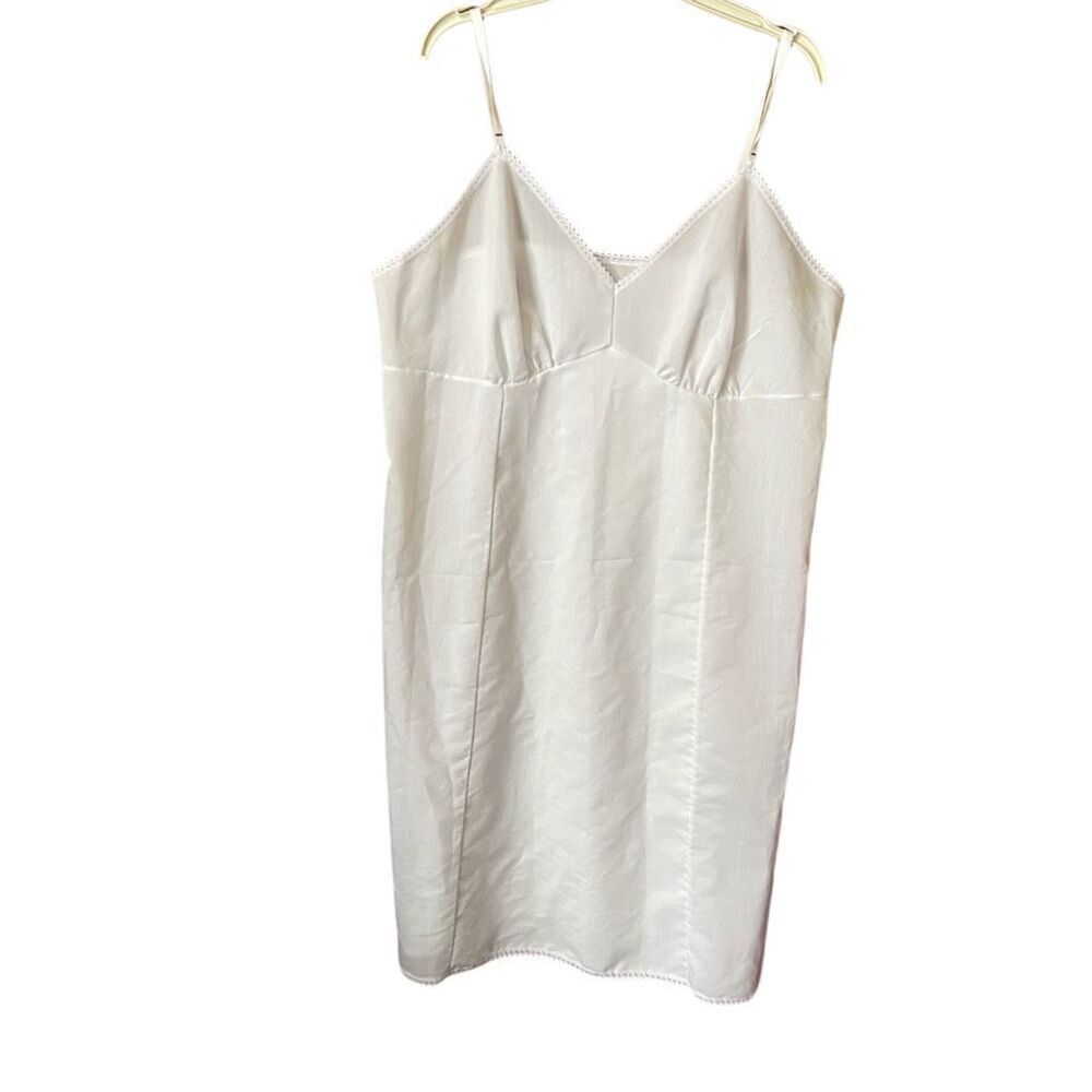 Vintage JCPenny madeβin U.S.A. Size 42 lace trimmed slip.